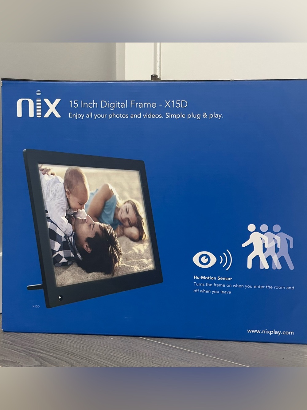 NIXPLAY 15" Digital Photo Frame (15x15 Display) – Like New, Complete with Remote